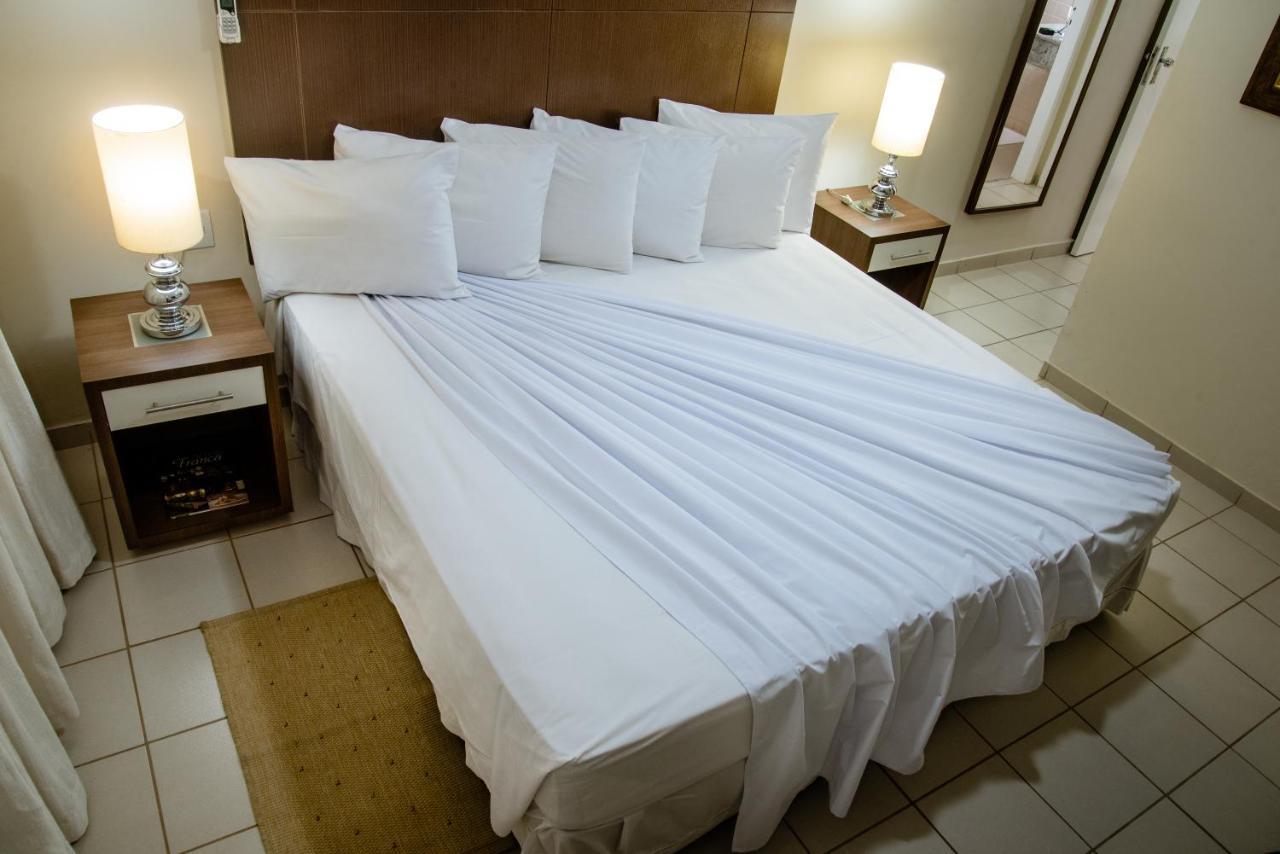 Suíte com Cama King-size e Banheira de Hidromassagem